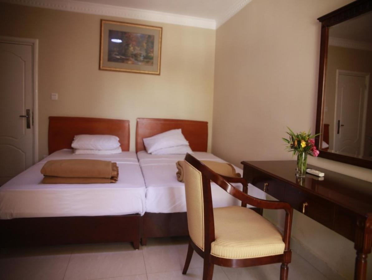 Mansea Beach Hotel Kololi Ngoại thất bức ảnh