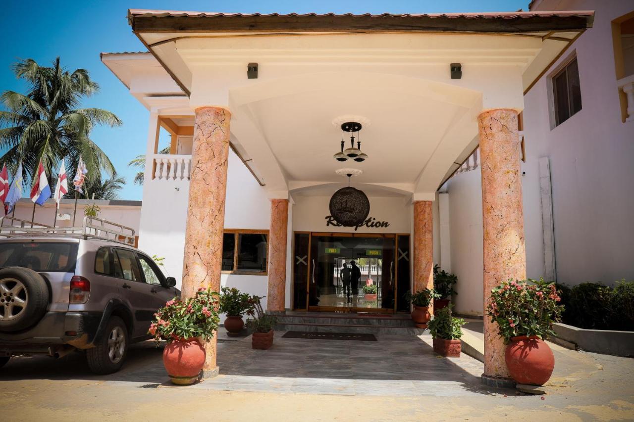 Mansea Beach Hotel Kololi Ngoại thất bức ảnh